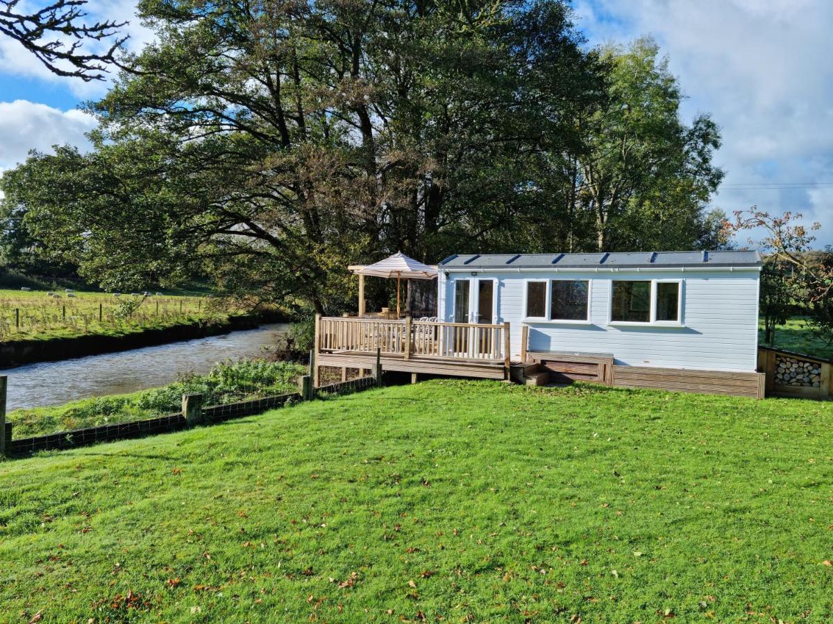 Riverside Cabin In Shropshire Oswestry Exterior photo